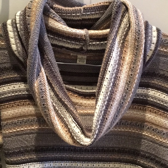 Three quarter scoop neck sweater! - Picture 2 of 4